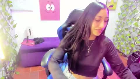 TiffanyDream8 online show from March 3, 9:43 pm