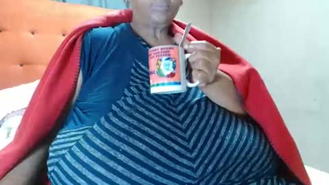 tinagiant online show from December 4, 4:04 am