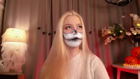 Annie online show from October 30, 11:28 pm