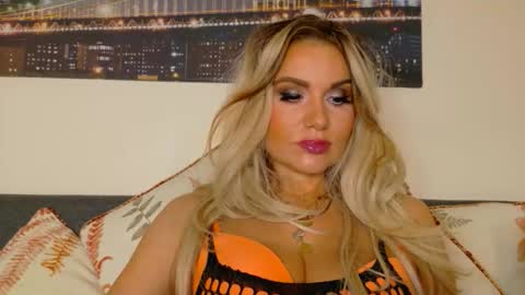 tinkerbell822 online show from September 29, 10:20 am