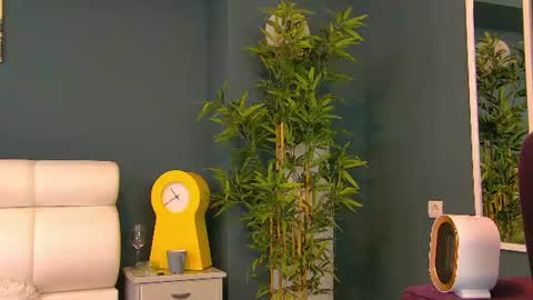 Pretty L online show from July 15, 8:02 pm