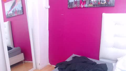 tiny_whore18 online show from February 14, 2:23 pm