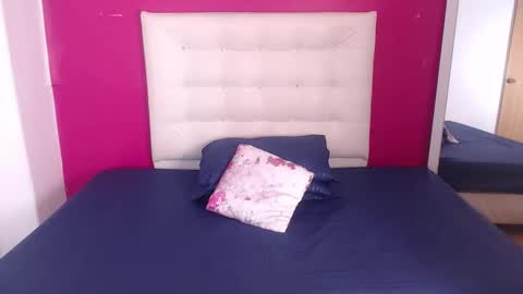 tiny_whore18 online show from October 7, 4:44 pm