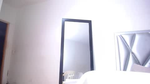 tiny_whore18 online show from November 25, 8:16 am