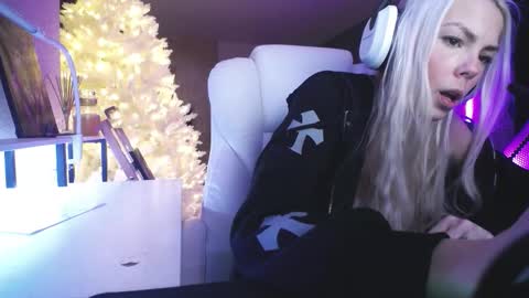 stage Kylie Sinner  brand CLITBAIT online show from February 3, 2:53 am