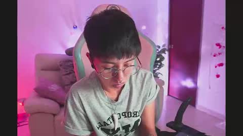 Snapshot of tommy_blue1 chatting on October 1, 1:43 am Blue  online show from October 1, 1:43 am