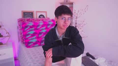 Snapshot of tommy_blue1 chatting on September 24, 1:32 pm Blue  online show from September 24, 1:32 pm