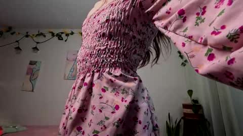 leyla  online show from February 24, 7:07 am