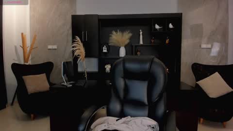 Tori Cross online show from February 25, 1:00 pm