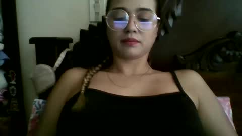 triana_bell online show from September 25, 5:11 pm