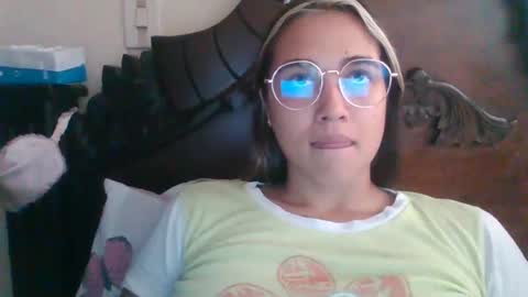 triana_bell online show from March 10, 5:18 pm