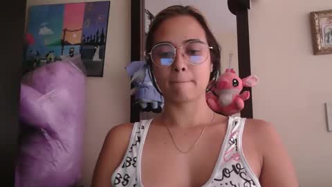 triana_bell online show from April 18, 7:07 pm