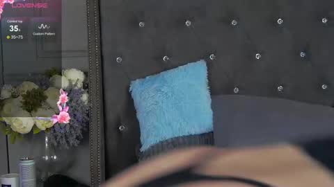 trisha_winslet online show from December 14, 6:20 pm