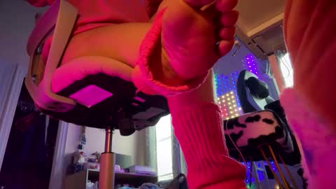 MOCHI NEXT DOOR online show from March 11, 5:48 pm