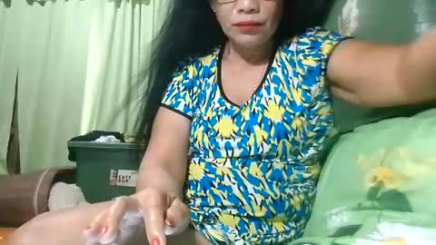 Mae online show from June 15, 10:54 pm
