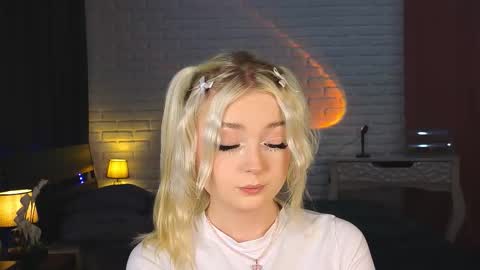 Snapshot of twinklefluff chatting on September 10, 2:06 pm twinklefluff online show from September 10, 2:06 pm