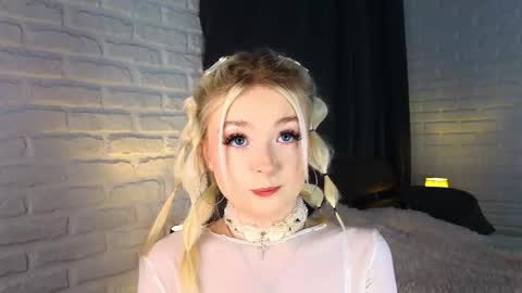 Snapshot of twinklefluff chatting on October 9, 4:11 pm twinklefluff online show from October 9, 4:11 pm