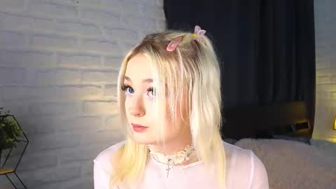 Snapshot of twinklefluff chatting on September 28, 3:50 pm twinklefluff online show from September 28, 3:50 pm