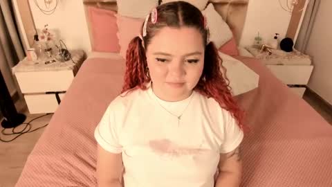 Twiggy online show from March 3, 8:50 pm