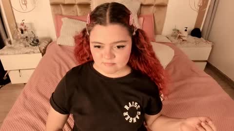 Twiggy online show from March 5, 8:33 pm