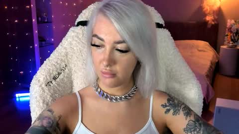 Miley online show from October 26, 2:01 pm