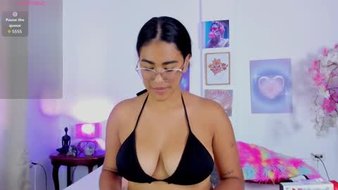 tyra   online show from October 6, 6:45 pm