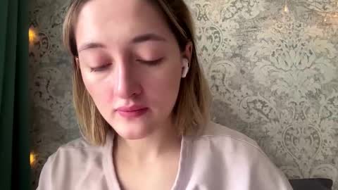 Emily online show from December 2, 9:33 am