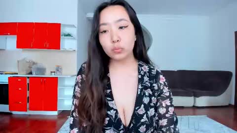 mia online show from June 21, 3:32 am