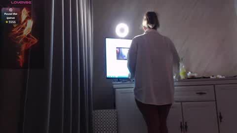 Eva online show from April 29, 10:15 pm