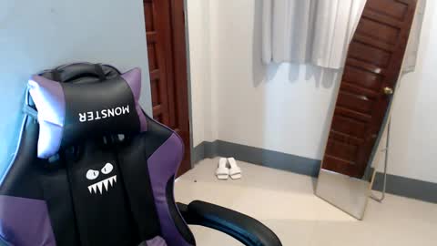 Vee online show from January 8, 3:29 am