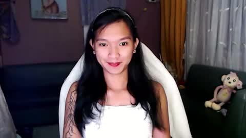 NEWRA  ALLISON online show from November 26, 8:10 pm