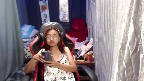 urlovelychinita online show from January 3, 1:38 am