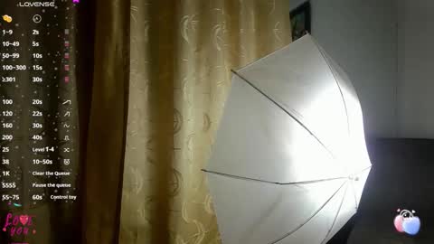 Snapshot of vahiolet_smith chatting on October 22, 3:33 am Vahiolet smith online show from October 22, 3:33 am
