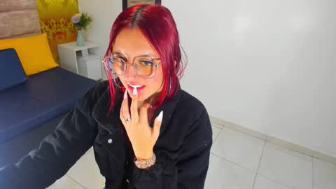 vaiiolett__ online show from December 2, 12:18 pm