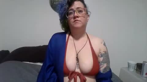 valarieak online show from October 9, 9:57 am