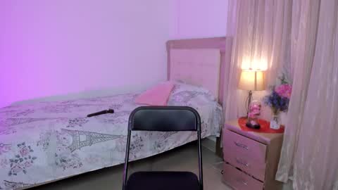 HI IM NEW online show from February 18, 2:27 pm