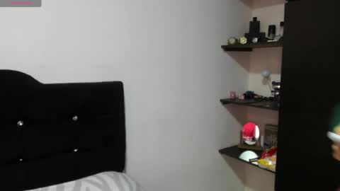 valemorales413 online show from March 24, 4:01 pm