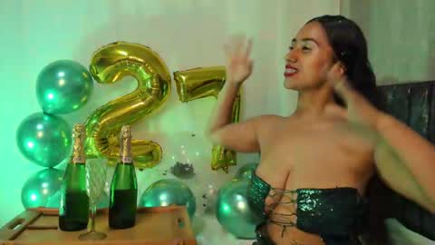 valen_latina27 online show from December 11, 5:32 am