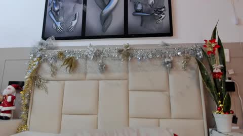 Valen White online show from December 21, 7:49 pm