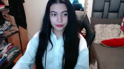 valentinasmith18 online show from February 2, 5:45 pm