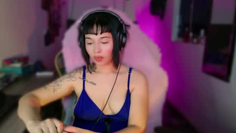 Danielle  Please help me to reach 300 thumbs up online show from January 8, 7:56 am