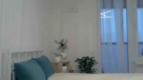 Snapshot of valerie_rose777 chatting on January 2, 12:24 pm valerie_rose777 online show from January 2, 12:24 pm