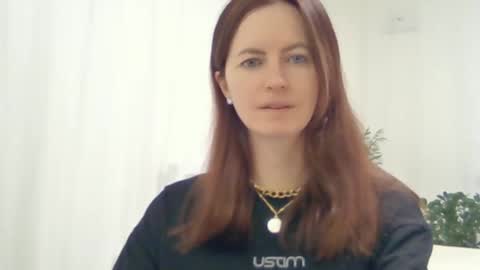 Snapshot of valerie_rose777 chatting on January 1, 9:49 am valerie_rose777 online show from January 1, 9:49 am