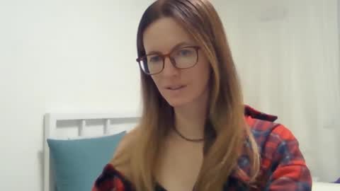 Snapshot of valerie_rose777 chatting on October 19, 8:44 pm valerie_rose777 online show from October 19, 8:44 pm