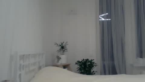 Snapshot of valerie_rose777 chatting on December 28, 6:50 pm valerie_rose777 online show from December 28, 6:50 pm