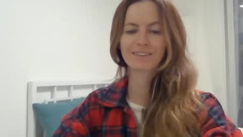 Snapshot of valerie_rose777 chatting on October 10, 8:36 pm valerie_rose777 online show from October 10, 8:36 pm