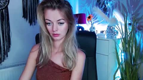 Valerie  online show from February 11, 9:53 am