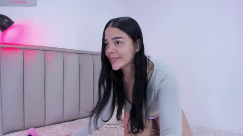 Cris  online show from March 4, 4:52 pm