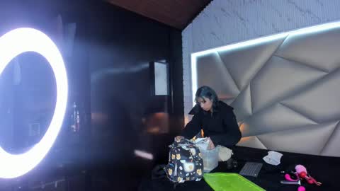 Valery Smith15s online show from February 23, 3:07 am