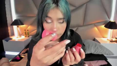 Valery Smith15s online show from February 24, 3:10 am